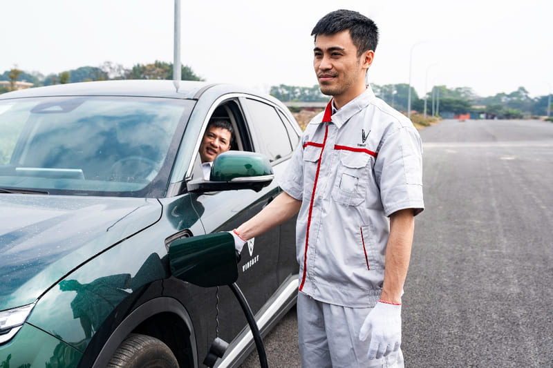 Sạc lưu động 24/7 quy trình đơn giản, mức phí phù hợp sẵn sàng phục vụ khách hàng bất cứ lúc nào